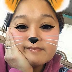 Meet your Posher, Eva